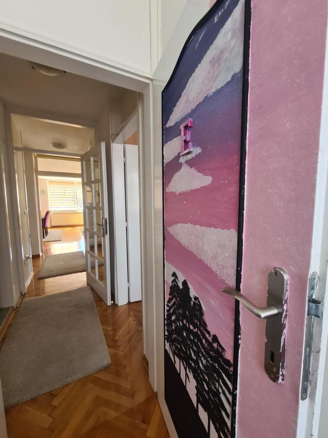 Walnut Apartment - Private Garage Sarajevo Eksteriør billede