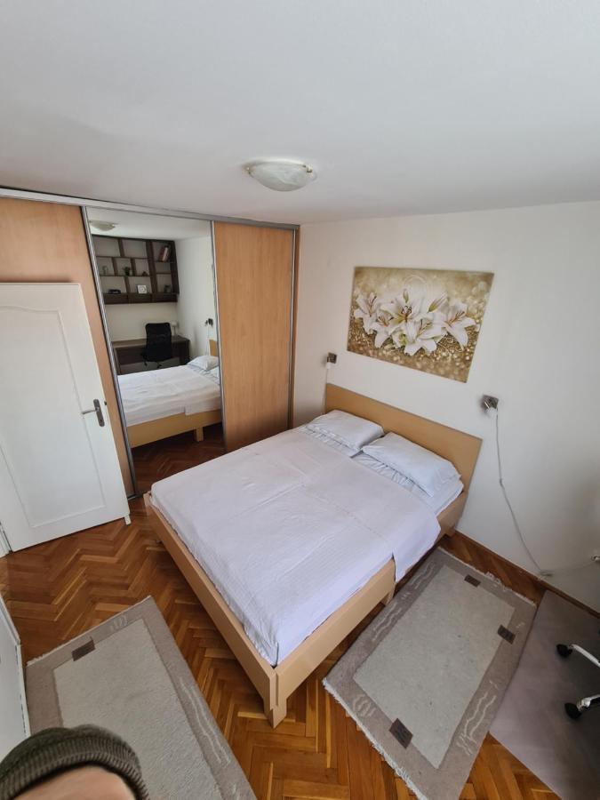 Walnut Apartment - Private Garage Sarajevo Eksteriør billede