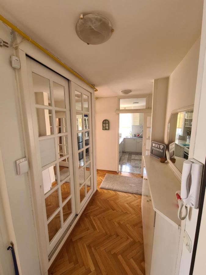 Walnut Apartment - Private Garage Sarajevo Eksteriør billede