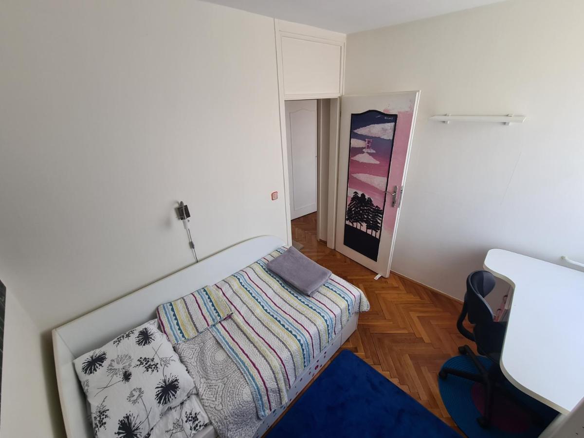 Walnut Apartment - Private Garage Sarajevo Eksteriør billede